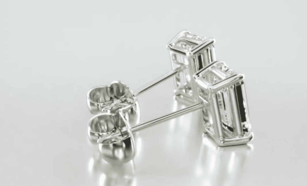 emerald stud earrings