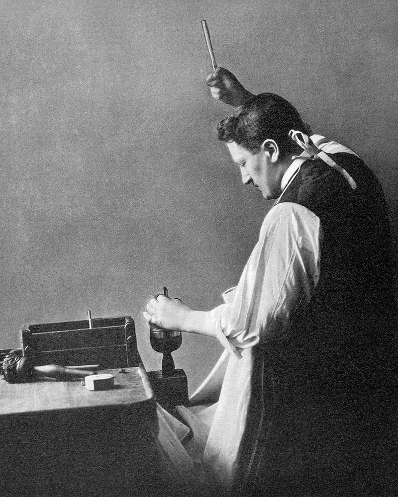 Joseph Asscher splitting the Cullinan